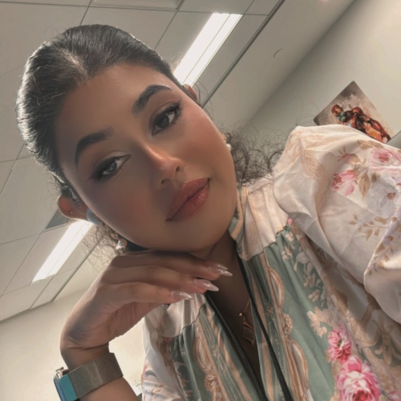 Meet your Posher, Tasneem - Picture 2 of 2